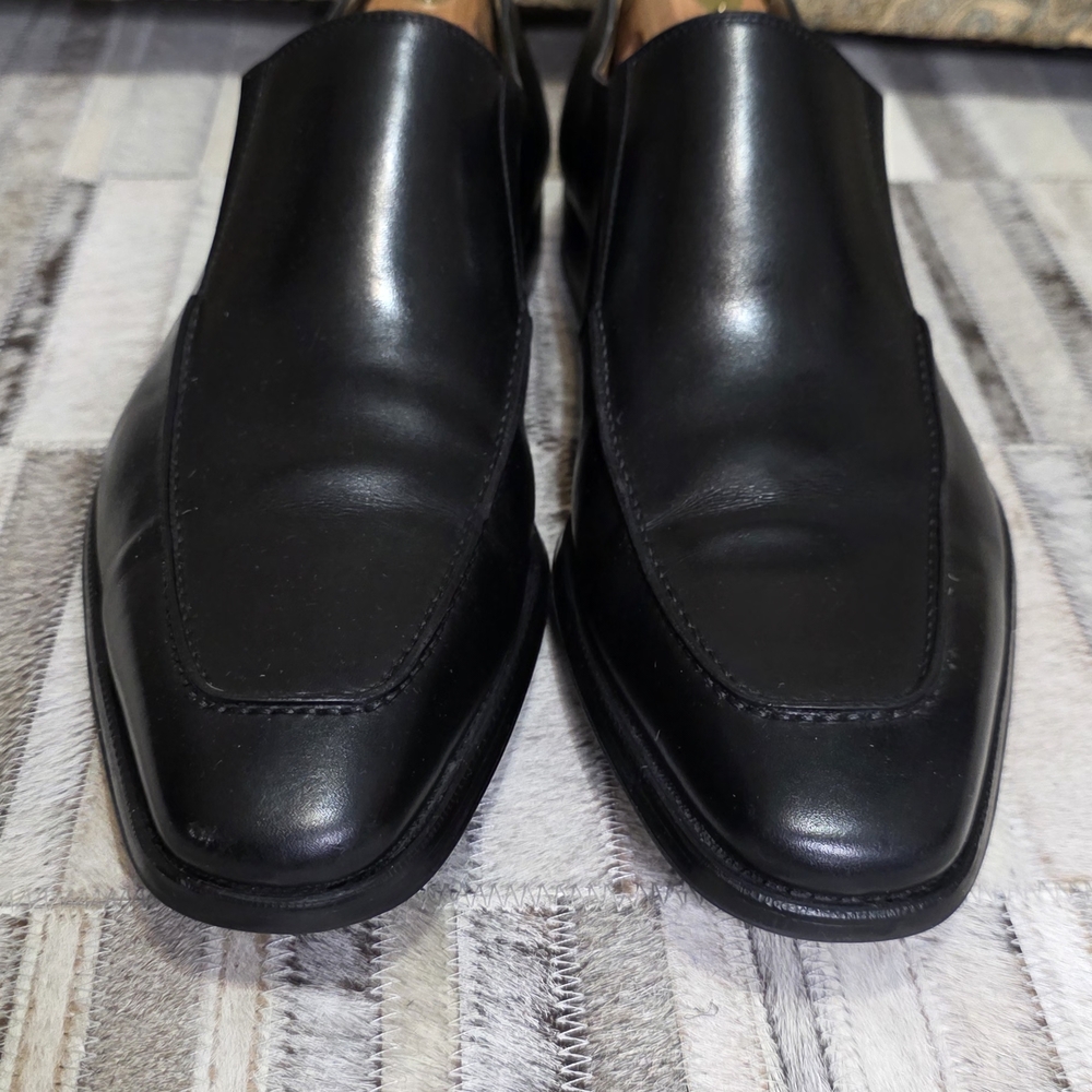 Magnanni Black Smooth Leather Slip-On Loafers